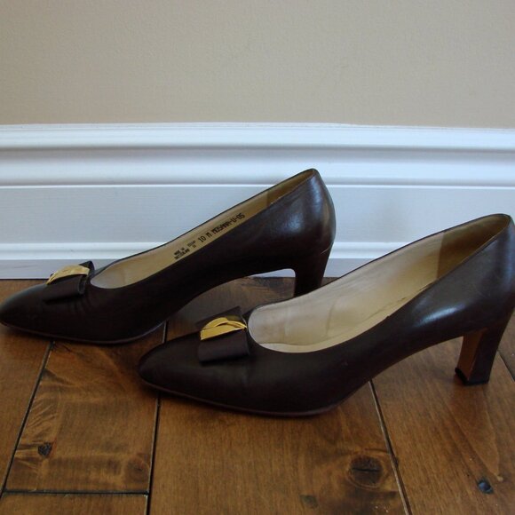 BALLY Brown Leather Pumps Shoes Mid Heel Gold Bow Detail Mosana Office Size 10 M - Picture 2 of 13